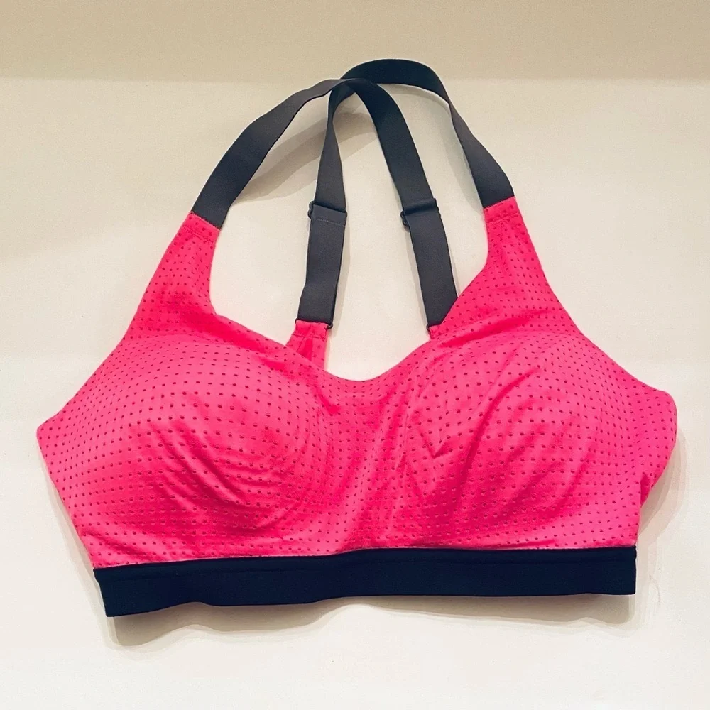 Victoria’s Secret Wireless Sports Bra - Picture 1 of 3